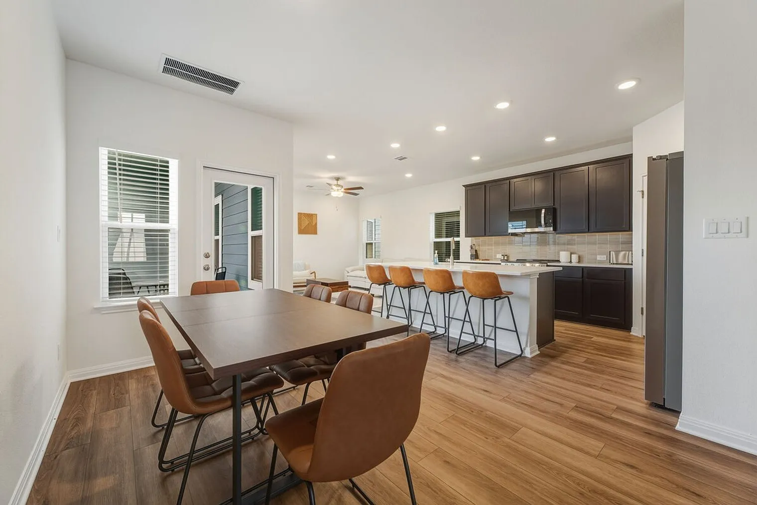 4 bed, 3.5 bath, $6,220 — Photo 3