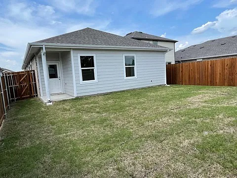 1903 Chapel Hill Rd — Photo 2