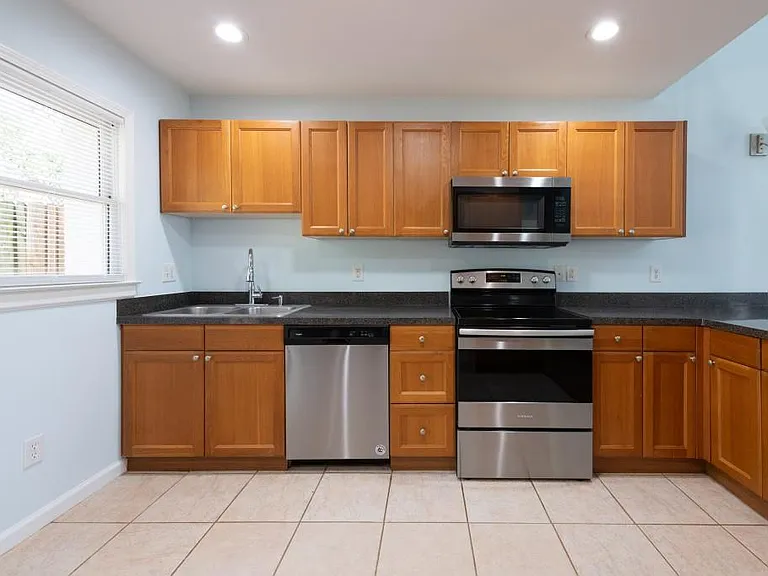342 Mathews Ave NE #A — Photo 10