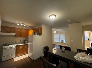 1381 W Greenleaf Ave, Chicago, IL 60626
