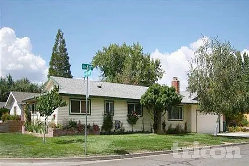 2001 Kim Way Photo 1