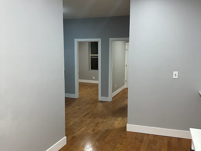 2126 Chatterton Ave #4 — Photo 2