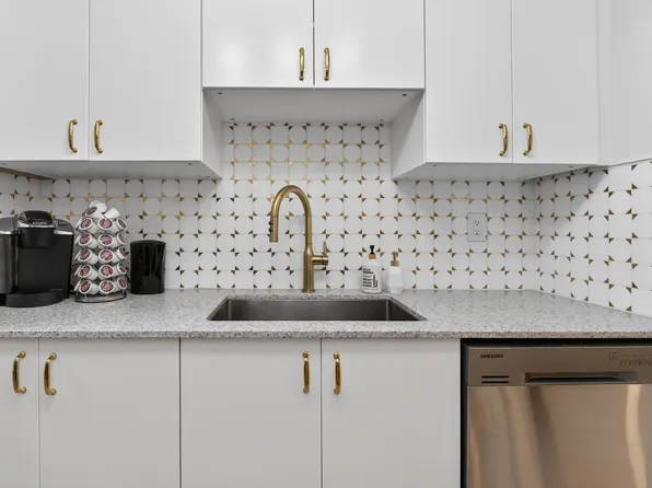 1010 Howe St #311, Vancouver, BC V6Z 1P5