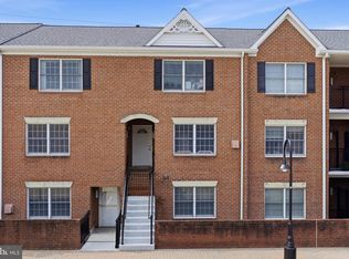 6924 Fairfax Dr Unit 330, Arlington, VA 22213