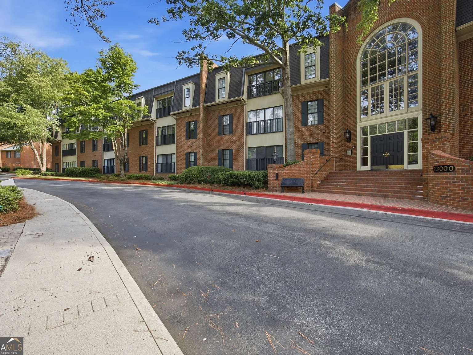 2 bed, 2.0 bath, 1462 sqft, $3,000 — Photo 2