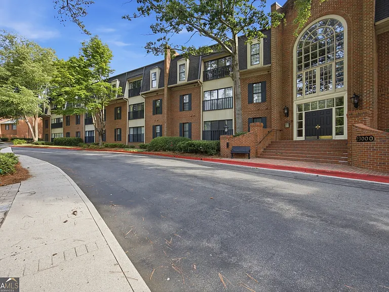 23117 Plantation Dr NE #117 — Photo 2
