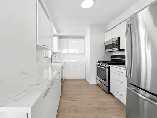 235 East 55th Street 44A image 3 of 10