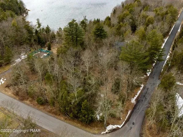 17 Embill Dr, Blakeslee, PA 18610