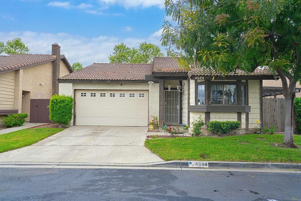 はる 4688 Spruce Ct, High Ridge, MO 63049 | Zillow