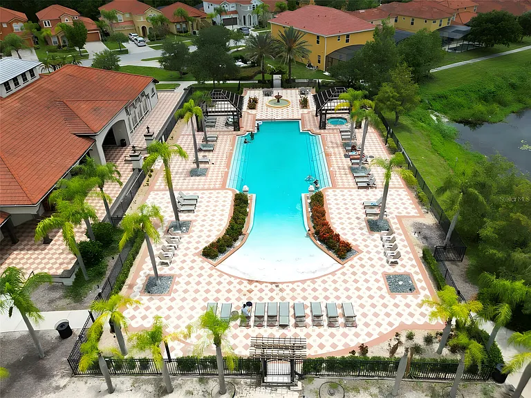Las Fuentes Dr — Photo 32