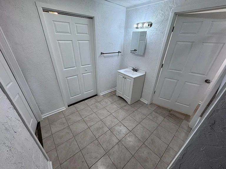 2918 Walnut St — Photo 10