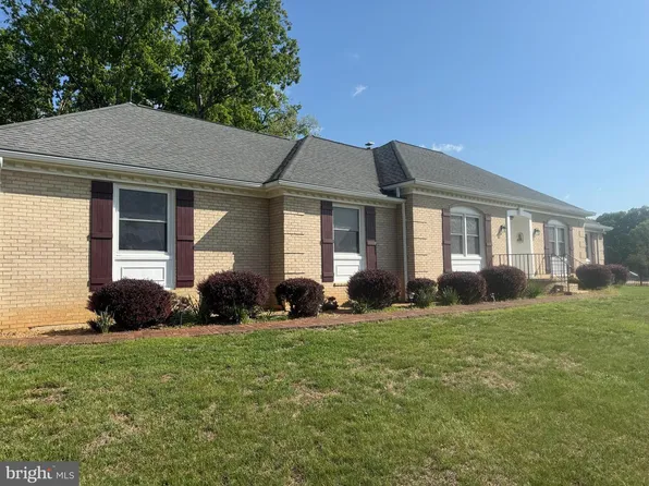 7961 Leeds Manor Rd, Marshall, VA 20115