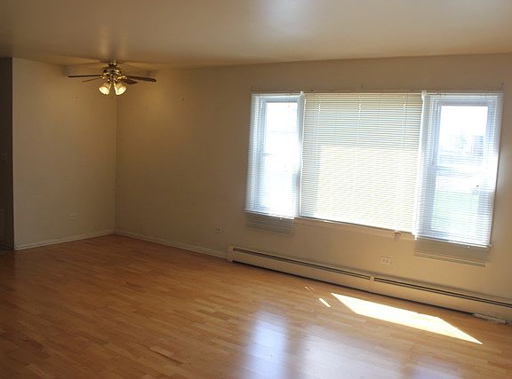 3rd image of 1109 Holiday Ln Unit 10