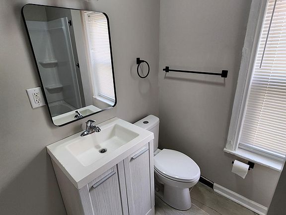 5th image of 302 N Lombard St