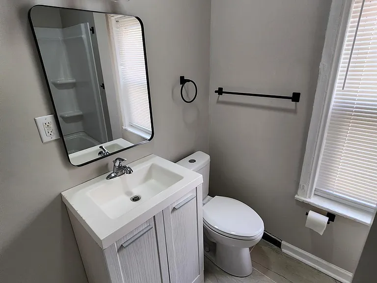302 N Lombard St — Photo 3