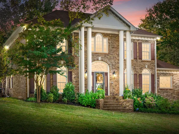 2704 Wakefield Dr, Clarksville, TN 37043