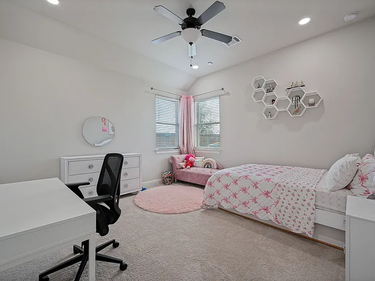 15807 Thorn Apple Rd — Photo 10