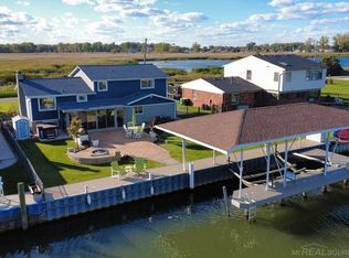 39228 Venetian Dr, Harrison Township, MI 48045