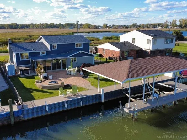 39228 Venetian Dr, Harrison Township, MI 48045