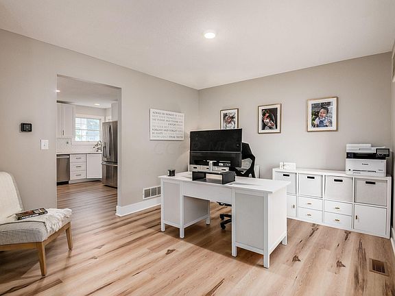 5th image of 7182 Trillium Dr