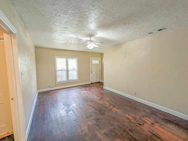 3350 Cherry Dr — Photo 2