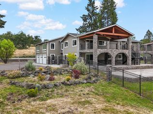 2174 Del Rio Rd, Roseburg, OR 97471