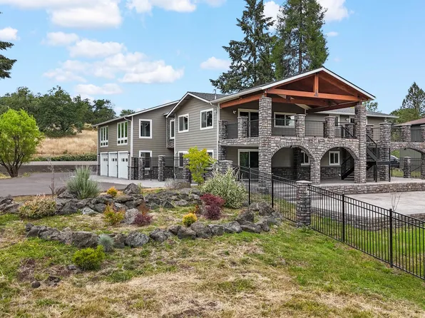 2174 Del Rio Rd, Roseburg, OR 97471