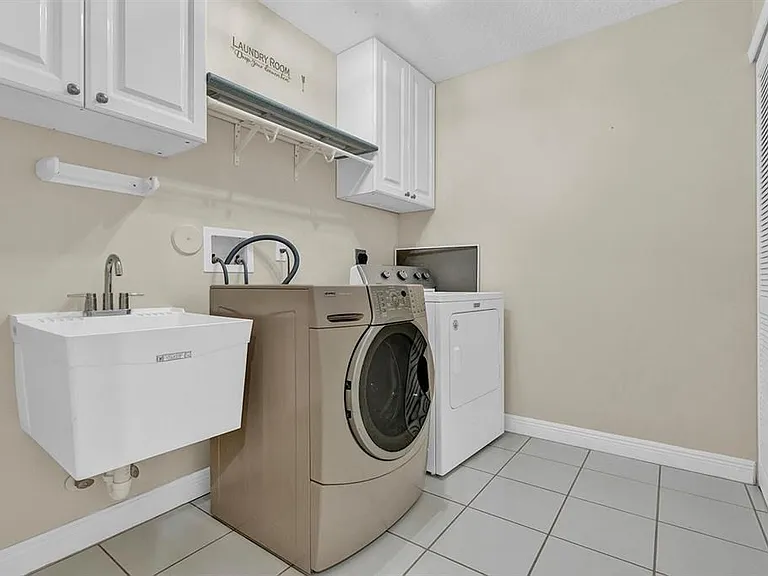 10290 NW 60th Pl — Photo 6
