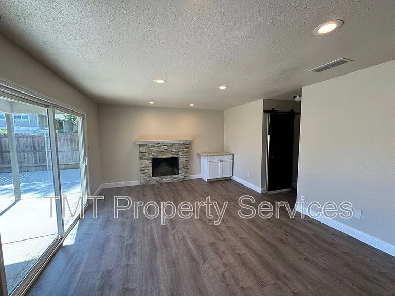 6931 Cobblestone Way — Photo 13