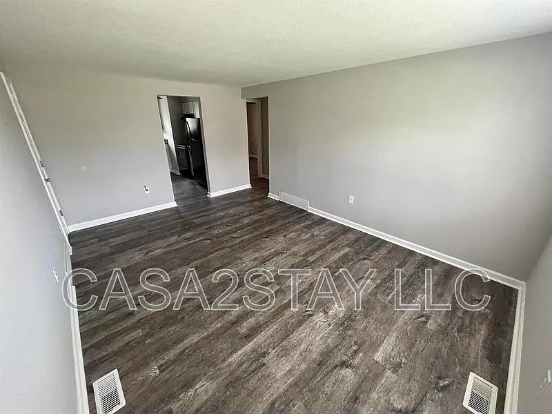 2 bed, 1.0 bath, $750 — Photo 3