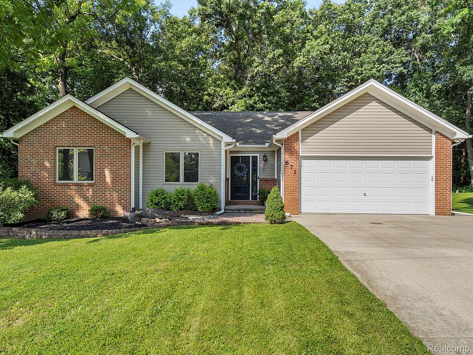 1st image of 671 Beardslee Dr