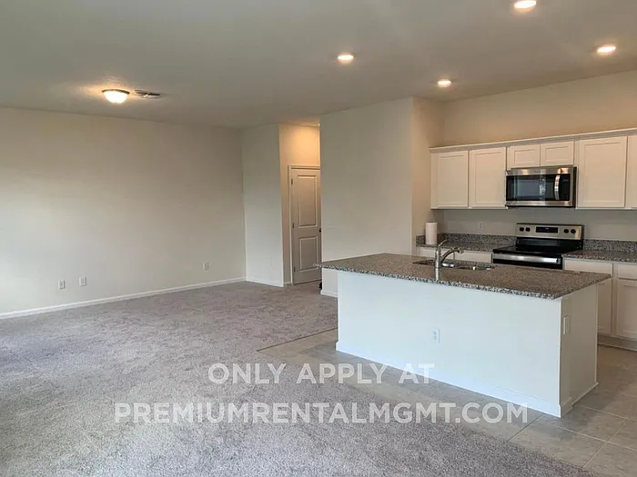 2257 Litchfield Loop — Photo 2