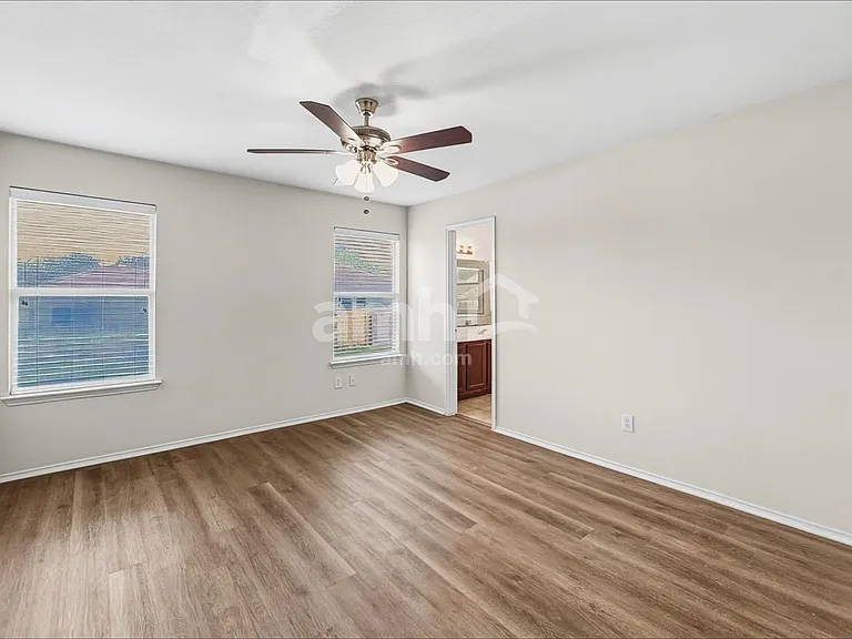 2288 Green Meadows Ln — Photo 8