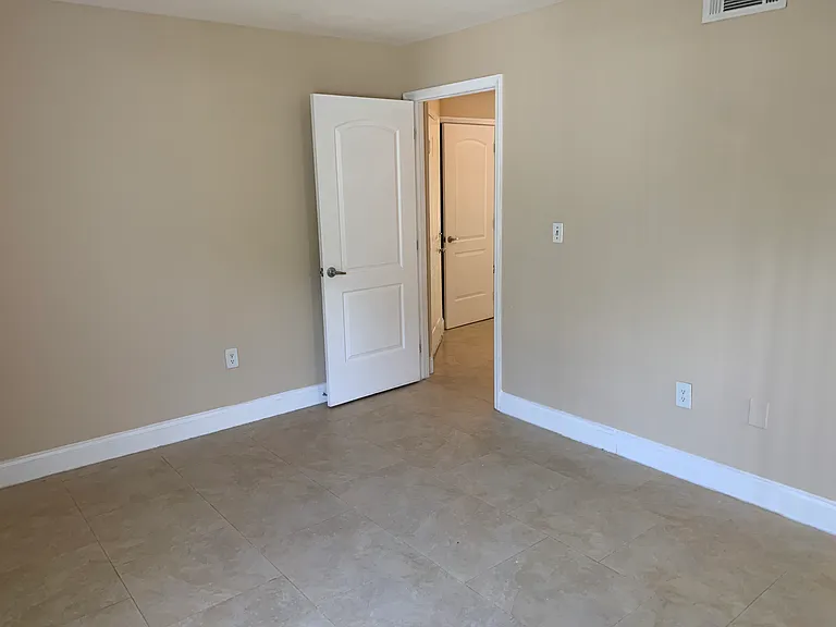 2460 NW 33rd St #1701 — Photo 31