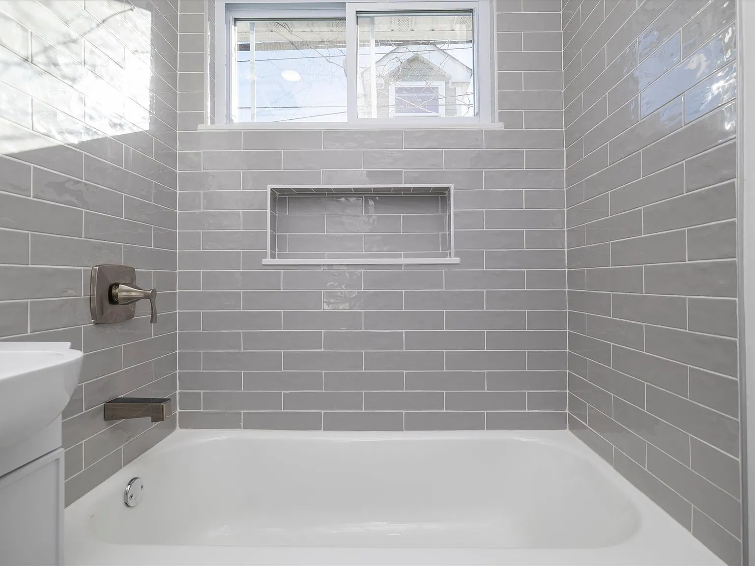 3 bed, 952 sqft, $4,000 — Photo 3