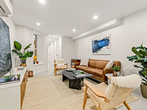 744 Park Place image 12 of 14