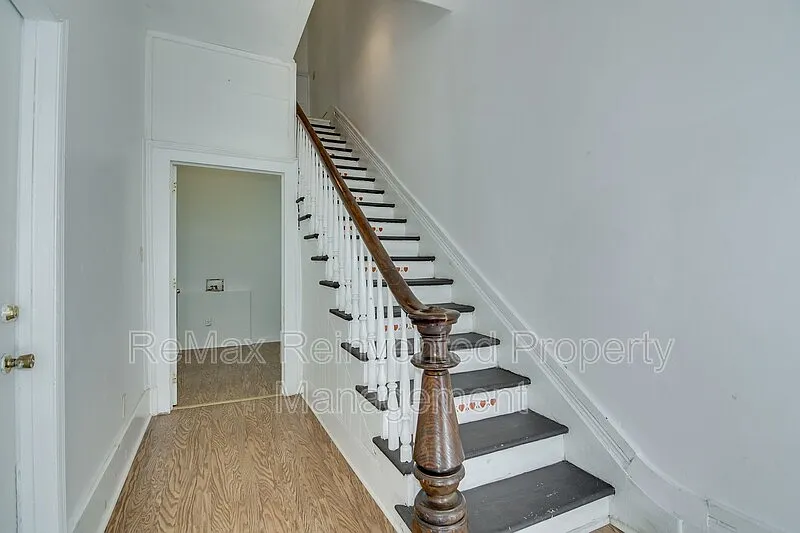 Building Photo - 537 Watkins St #B