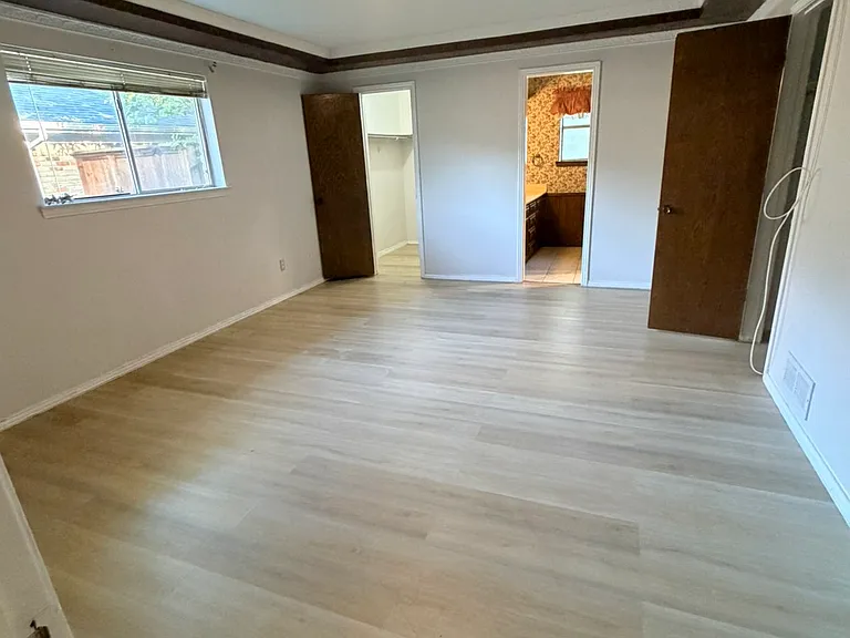 806 Hillsdale Dr — Photo 15