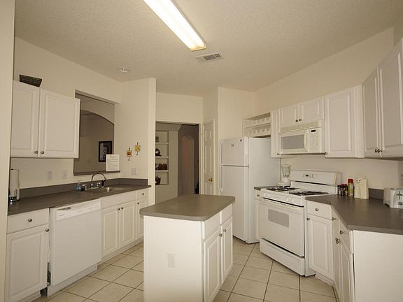 4th image of 2252 Beach Dr