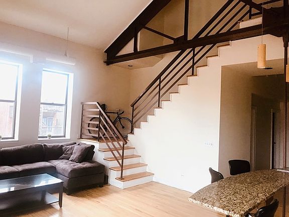 4th image of 2041 W North Ave APT 11