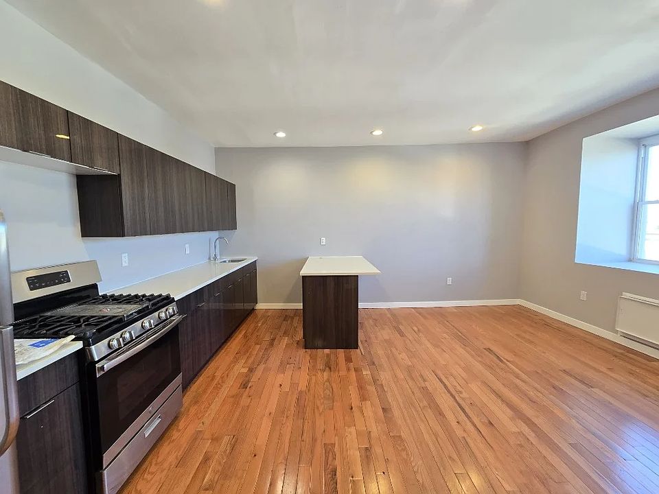 1st image of 875-876 18th Ave #301