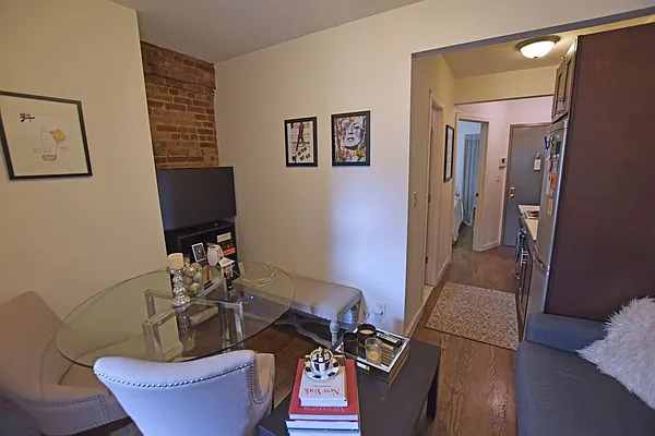 Rented by REAL New York | media 24