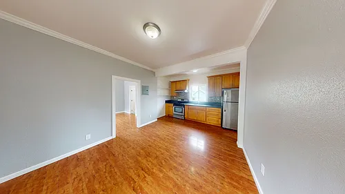 884 32nd St Photo 1