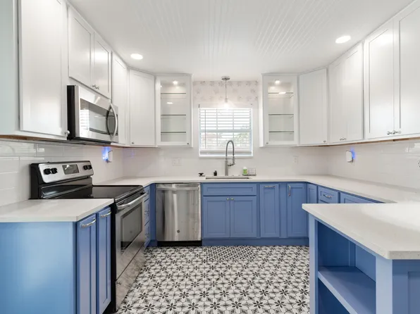 156 Beach Dr, Fort Walton Beach, FL 32547