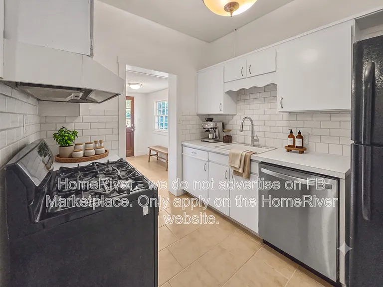2548 28th St W — Photo 10