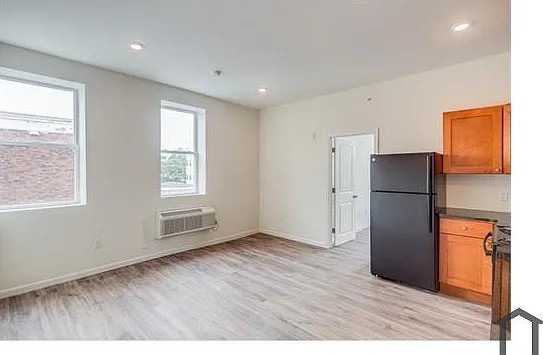 1 bed, 317 sqft, $1,225 — Photo 2