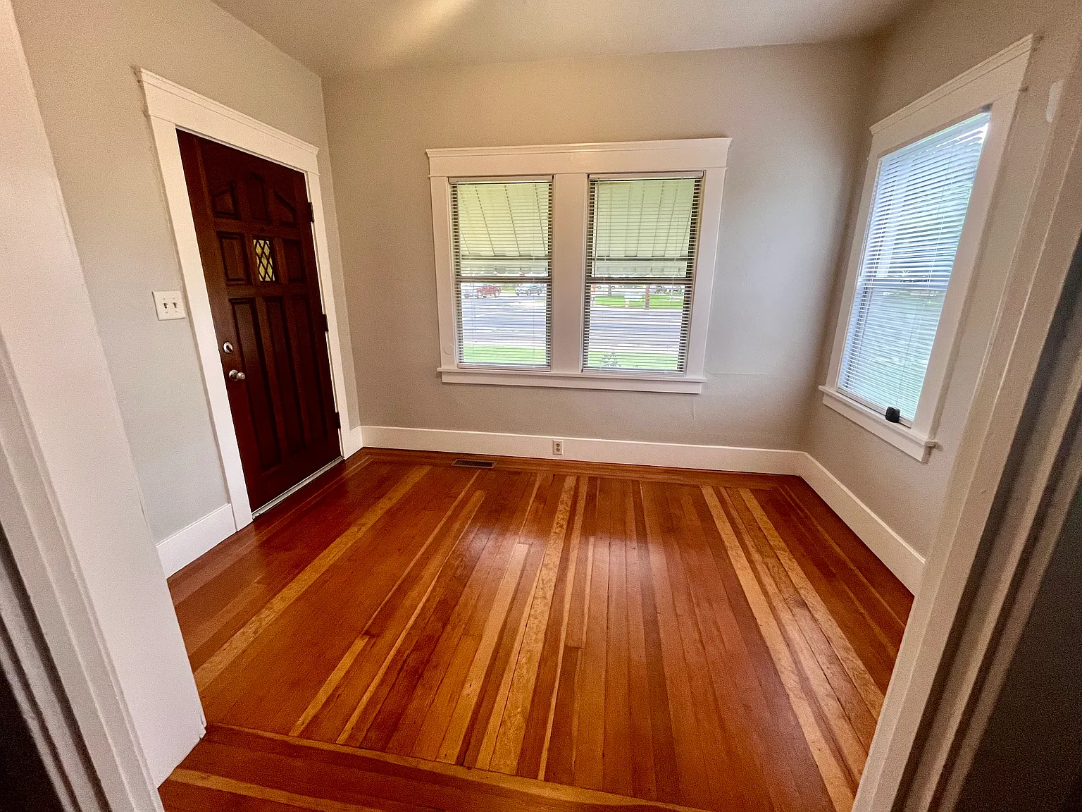 421 W Vine St — Photo 2