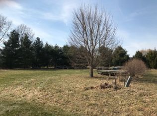 460 Mead Rd, Dixon, IL 61021