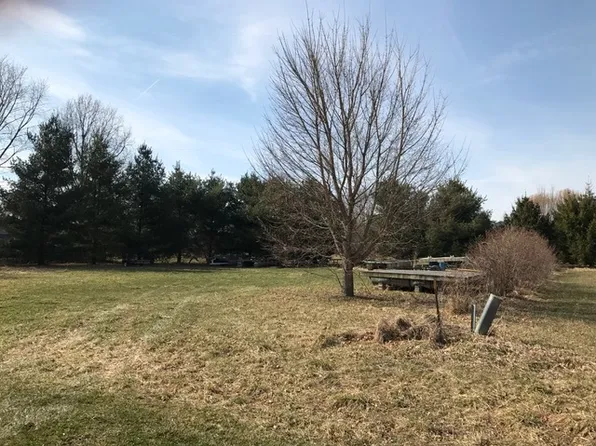 460 Mead Rd, Dixon, IL 61021