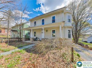 589 S Delaware Dr, Mount Bethel, PA 18343